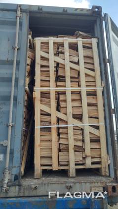 الحطب في صناديق خشبية Chopped firewood in boxes