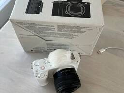 מצלמת Sony ZV-E1 ללא מראה עם עדשה 28-60 מ"מ (לבנה)