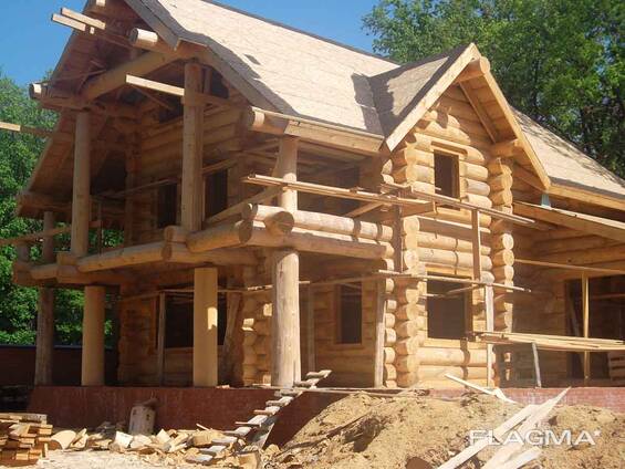 Сруб дома, бани из рубленного бревна